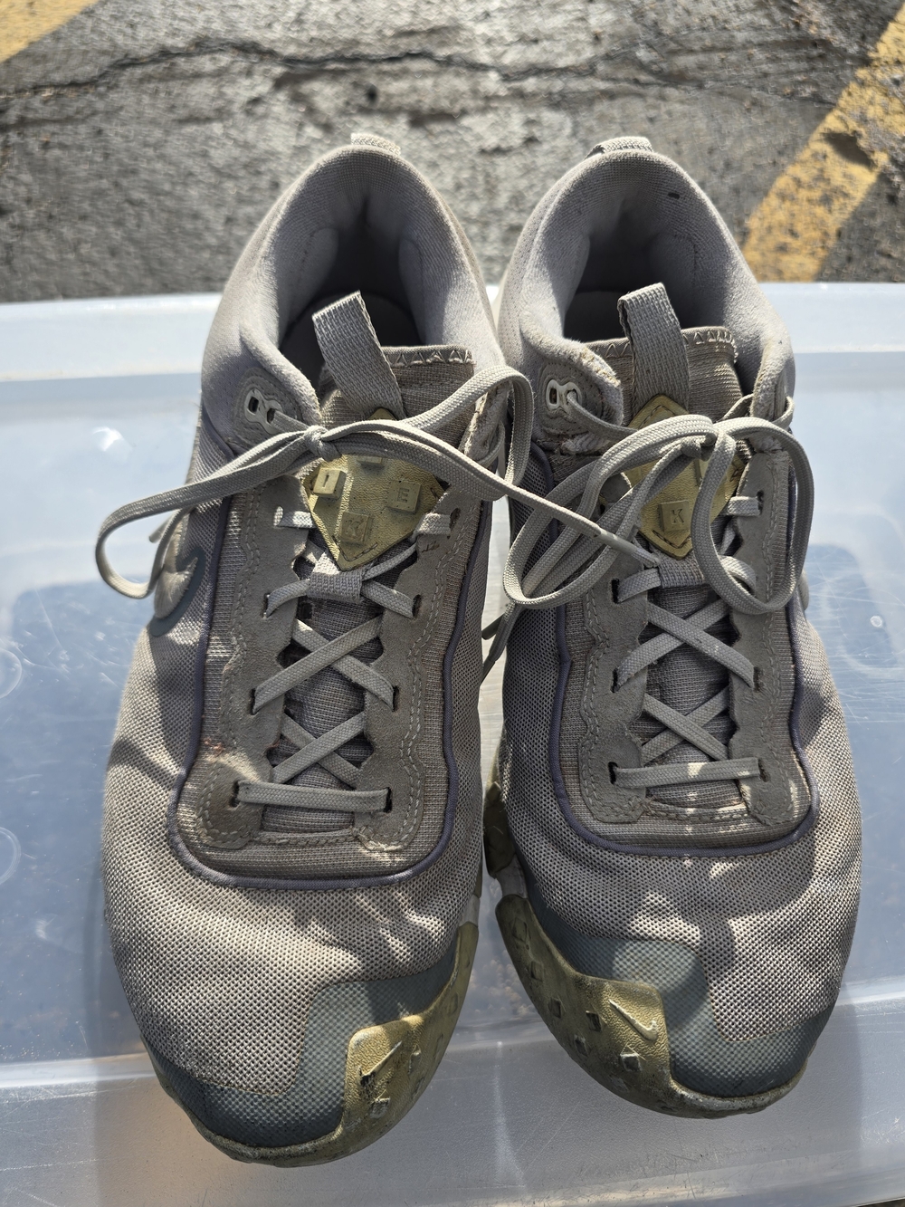 Nike Men's Light Gray Athletic Sneakers with‎ Olive Accents